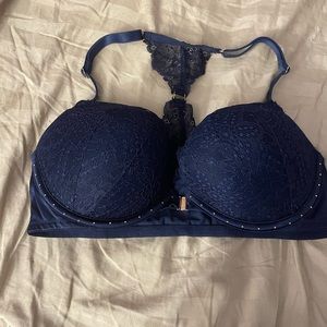 Victoria’s Secret bra. Size 34D.